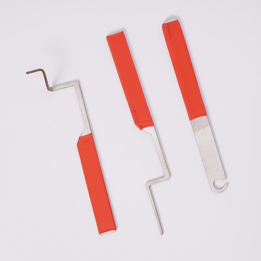 The lock box of the casement window is jammed and cannot be opened, suitable for outward-opening windows that are stuck