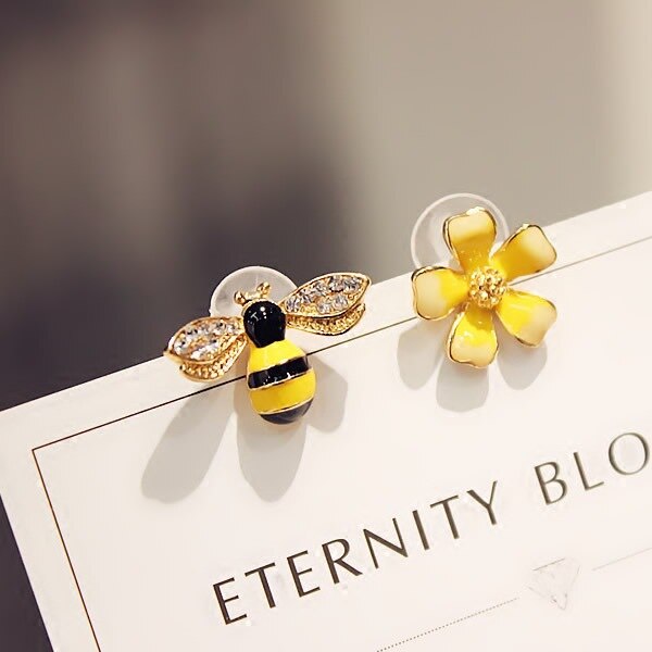 Needle With Bee Earrings Feminine Temperament Korean Personality Simple Versatile Short Hair Earrings Sweet Earrings