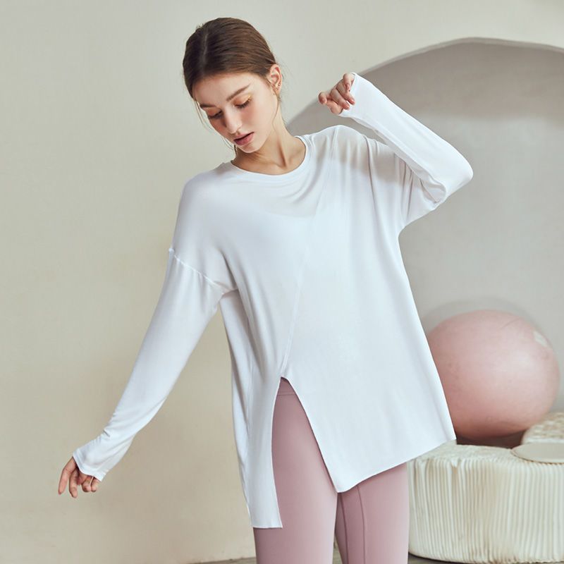 Sportliche damenbluse, locker fallend, figurformend, langärmelig, für sport, freizeit, laufen, pilates, fitness und yoga