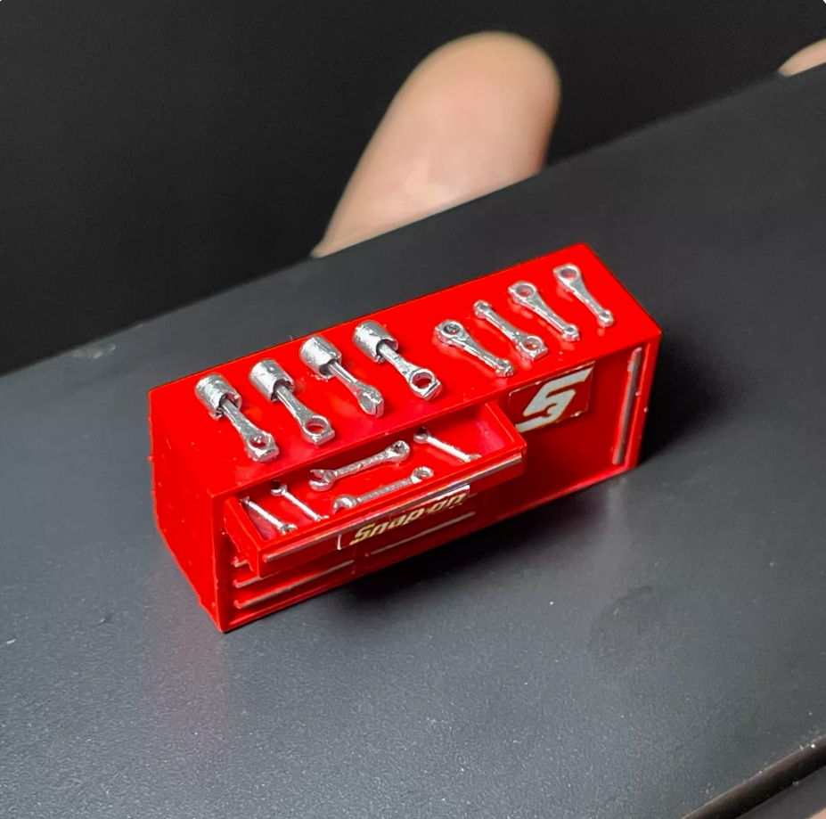 1/64 Garage Workbench Set Tool Cabinet Auto Repair Tool Model Scene Accessories Collocation Miniature Scene: WHITE