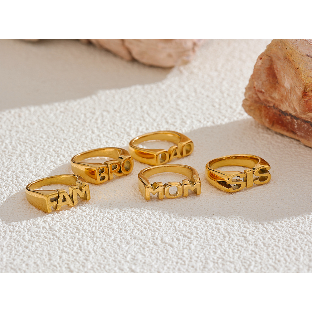 Yhpup fam pappa søster bror mamma statement rollebesetning familie brev ring rustfritt stål tekstur gullfarge attraktive smykker 18k pvd belagt
