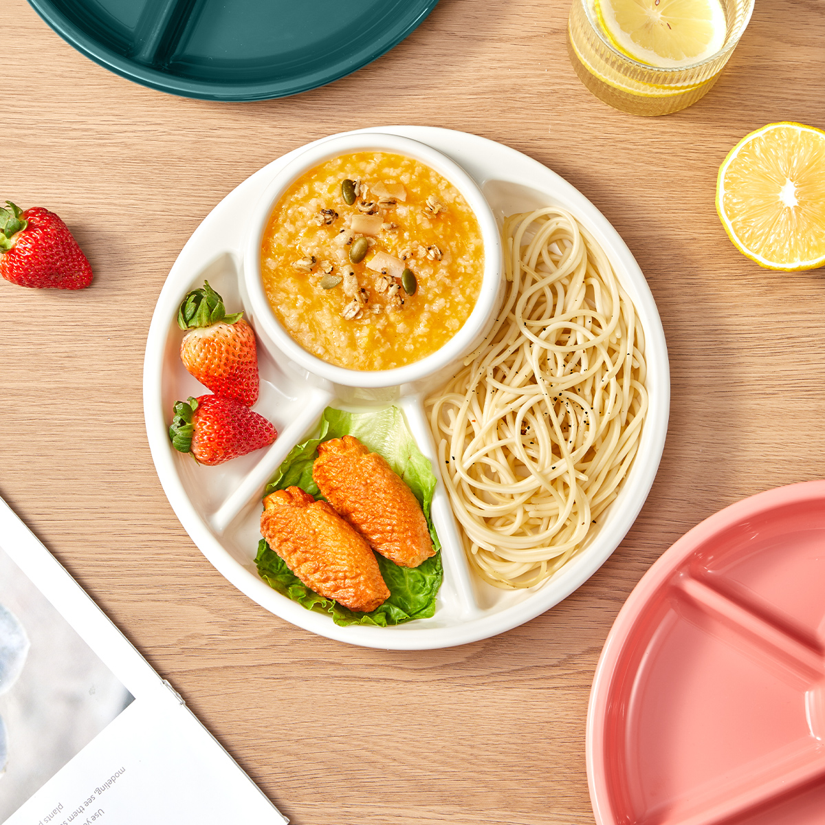 WORTHBUY Round Plastic Divided Dinner Plate With Fork Spoon Microwave Safe Reusable Fruit Salad Food Plates Kitchen Tableware