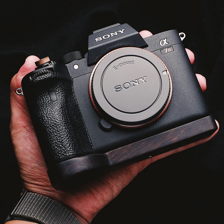 Handmade Wooden Wood Hand Grip Plate Bracket For Sony A7M4 A7R4 A9II A7R IV: 2