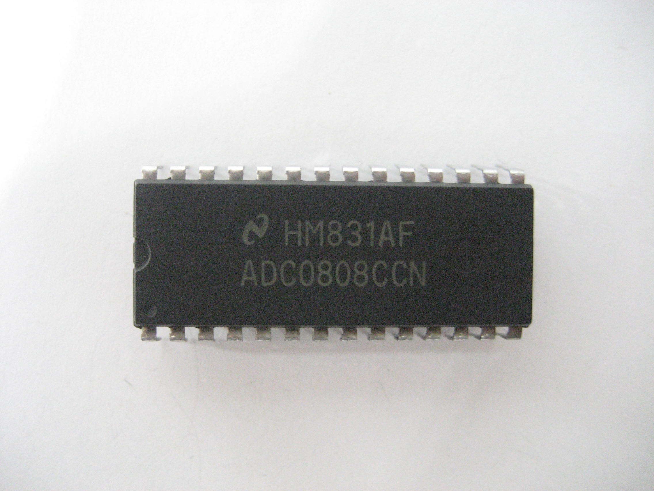 ADC0808CCN ADC0804 ADC0804LCWMX ADC SAR 10ksps 8-bit Parallel 28-Pin PDIP Tube