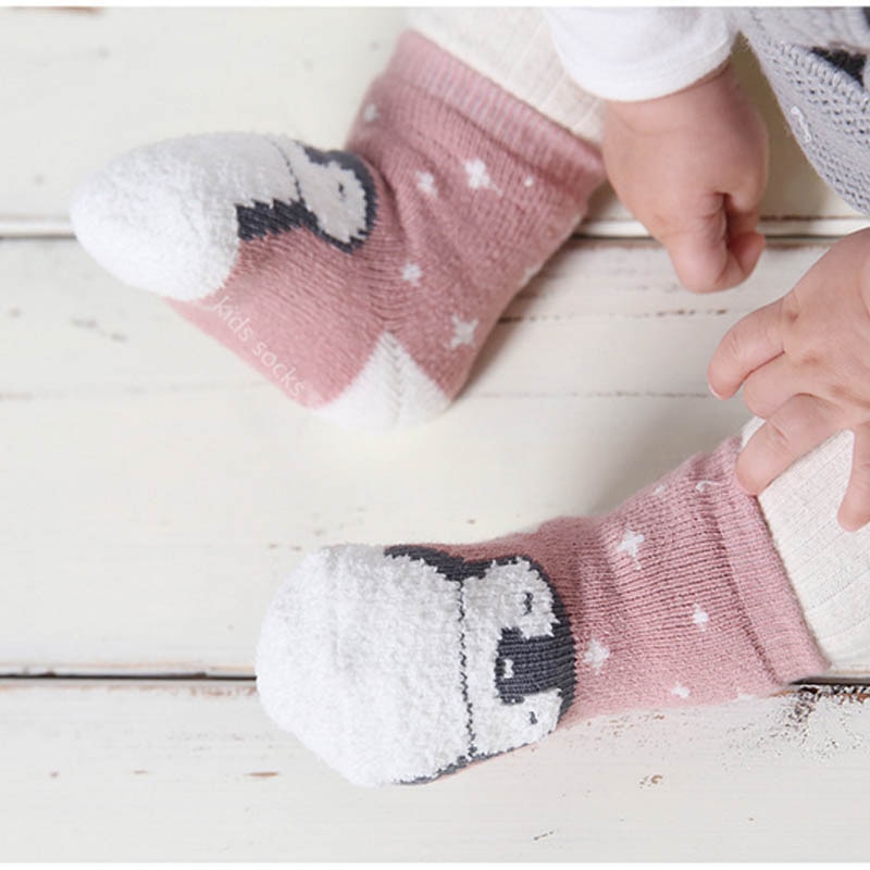 Meias para meninas meninos bonito dos desenhos animados pinguim urso de algodão quente crianças meias de inverno anti-deslizamento sola de borracha meias do bebê crianças meias