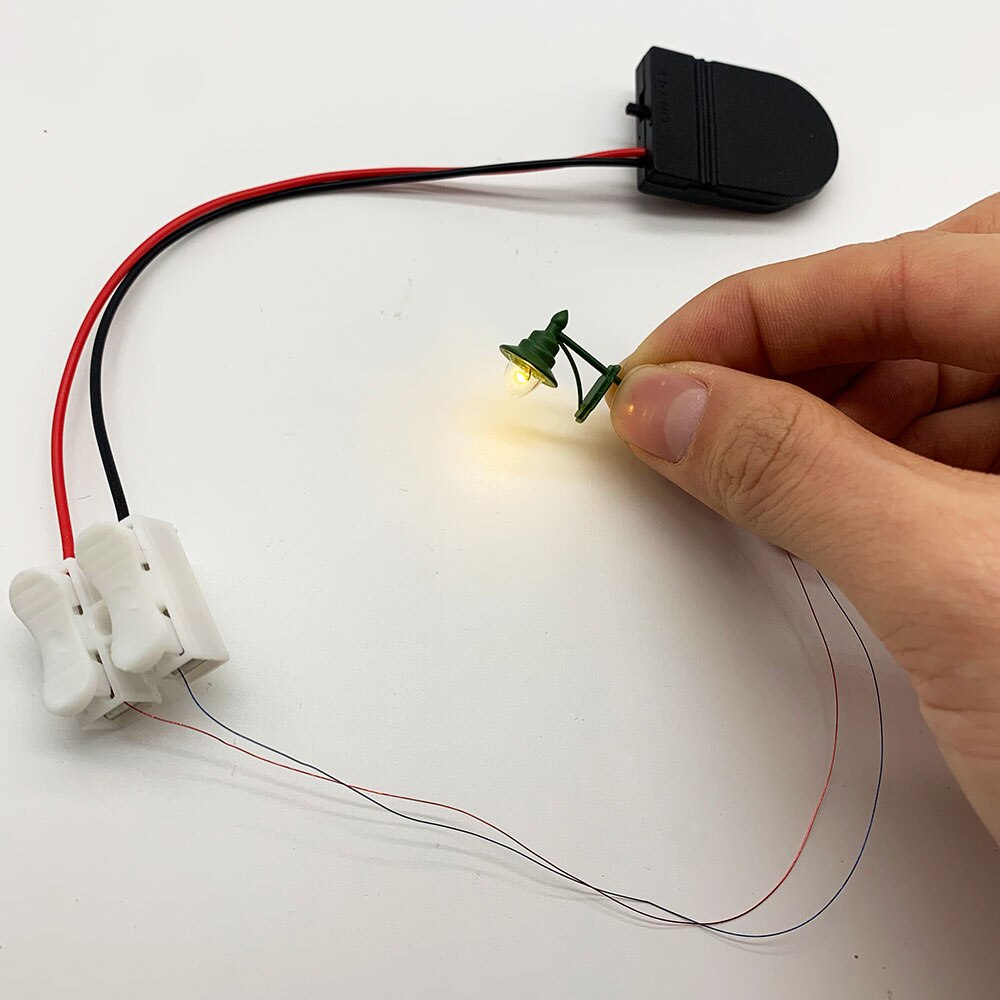 2 PCS 1/87 HO Scale Wall Mount Lamps/Street Lamp Model Making Railroad/Model Park Lamps/Railroad Layout