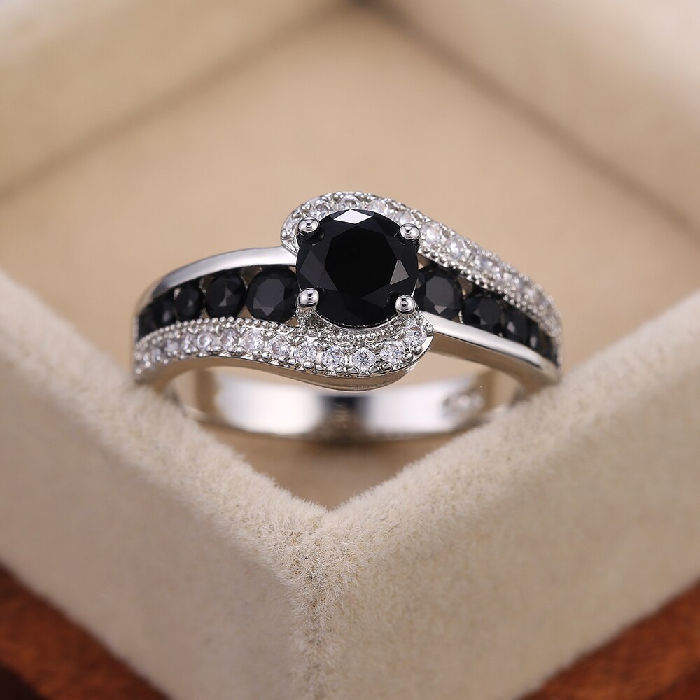 Prachtige Speciale-Interesse Zwarte Steen Vrouwen Wedding Ring Dazzling Crystal Zirkoon Delicate Vrouwelijke Classic Mode-sieraden
