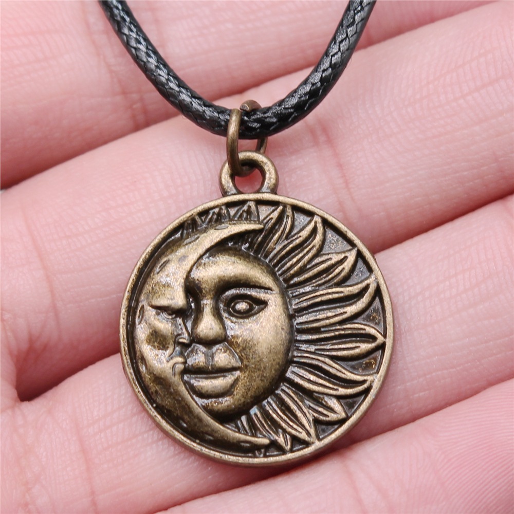 30 estilos Unisex amuleto Wicca joyería sol Luna estrella pentagrama colgante collar cordón de cuero negro