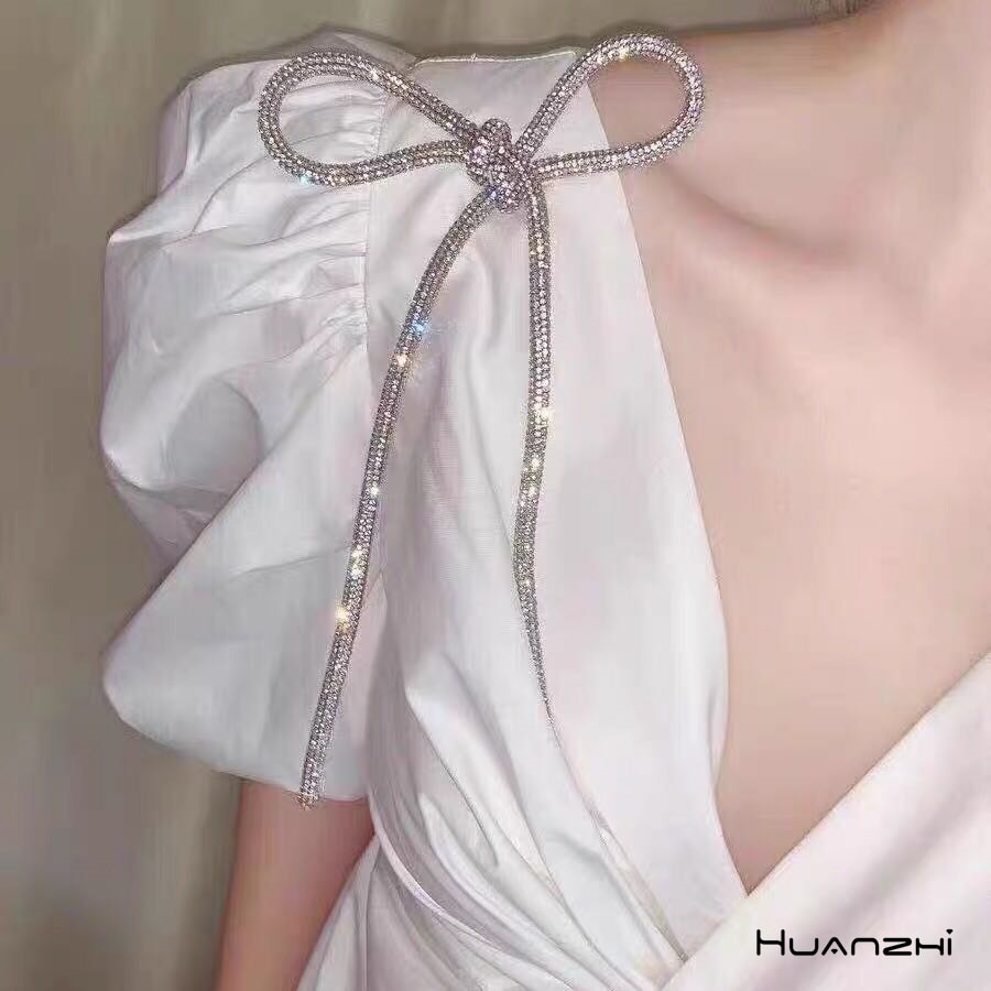 HUANZHI coreano personalidad exageración brillante Zircon Bow broche para vestido para mujeres Collar de accesorios de joyería