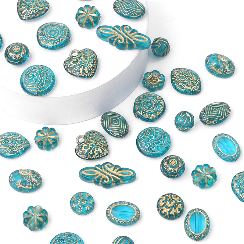 15-80 Uds. Exquisitos dijes acrílicos dorados con dibujo de corazón y flores, cuentas barrocas de Color esmeralda para collar, pulsera, fabricación de joyas DIY