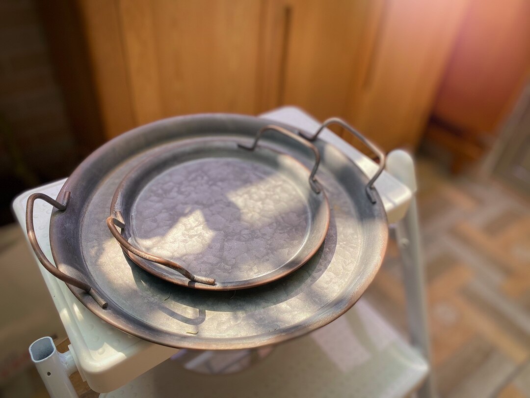 Galvanized Round Serving Tray with Handles Farmhouse Trays Decorative Centerpiece for Coffee Table Rustic Decor Kitchen wt239648