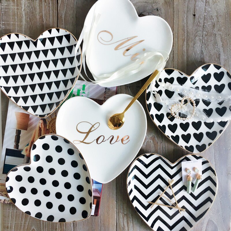 1PCS Ceramic Heart-shaped plates ice cream bowls Decoration Crafts Snack candy Fruit storage tray Jewelry dish wedding