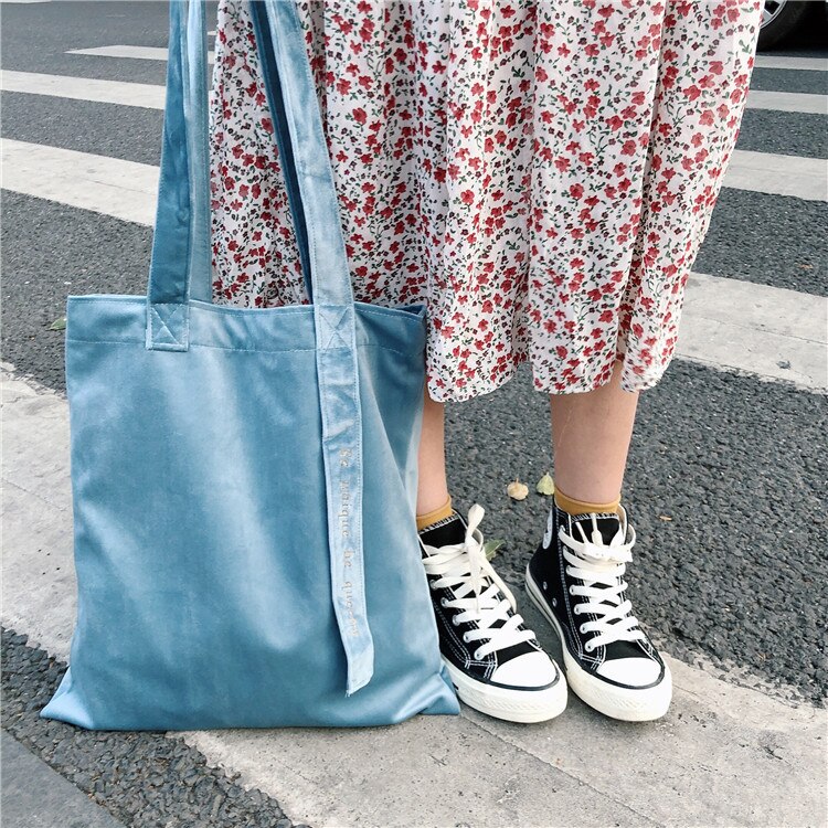 Rode fluwelen canvas tas met geborduurde letters, canvas tas met retro chic borduurwerk en lint