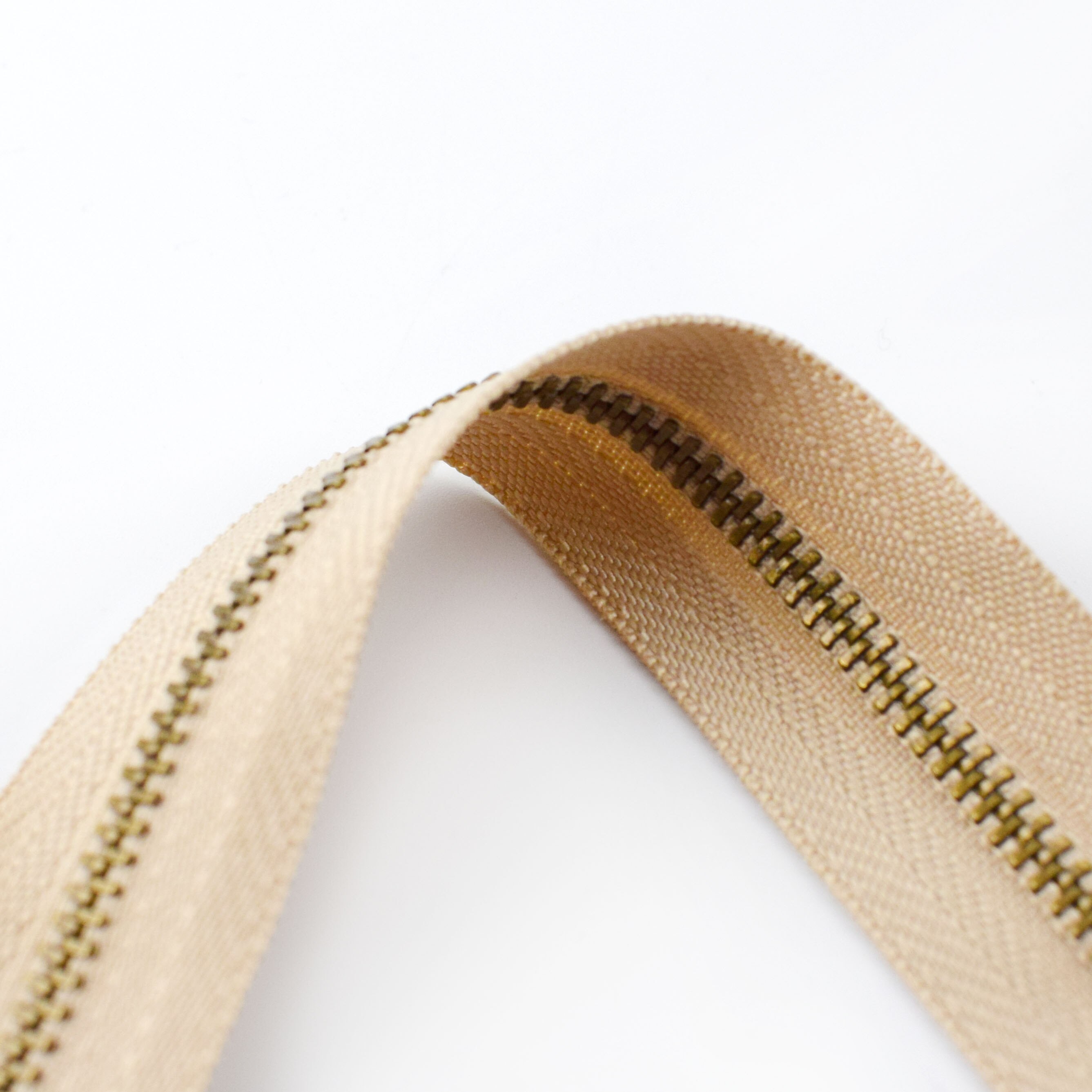 2Yards Eco-friendly 3# Metal Zipper For Sewing DIY Zipper Repair Clothes Zippers Sports Coat Bag Garment Clothes Accessories: khakibronze