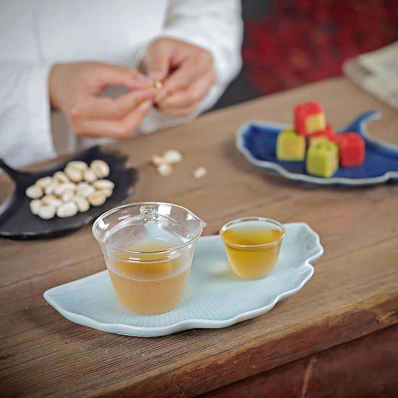 Chinese Eenvoudige Keramische Ginkgo Blad Reliëf Fruitschaal Gedroogd Fruit Dessert Pot Dienblad Thee Dienblad Restaurant Club Thee Cake Tray