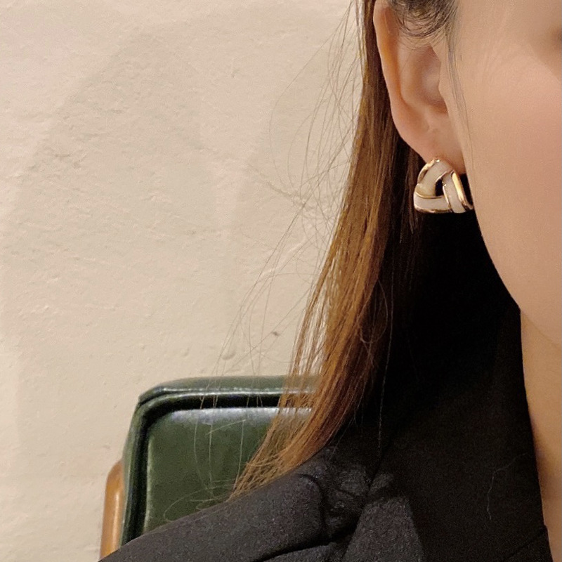 Korean Style Triangular Geometric Earrings Clip on Simple Enamle Hollow Out White Triangle Ear Clip Earrings Without Piercing