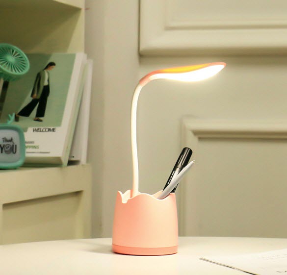 LED light students study lamp pretect eyes and USB charge mini office LED lamp: Pink