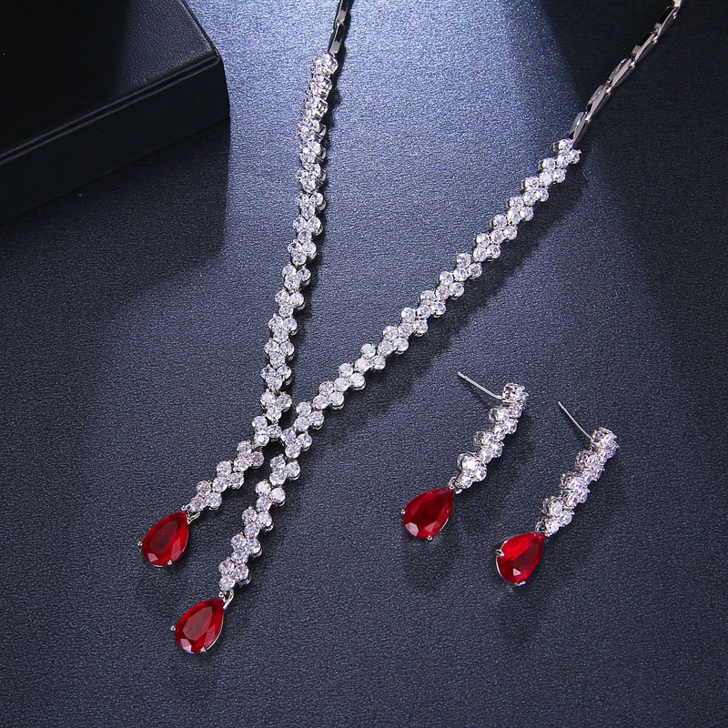 ! Conjunto de joyería Noble Bettyue de asimétrico a la , pendientes largos de Zirconia y Collar para mujer, deslumbrante