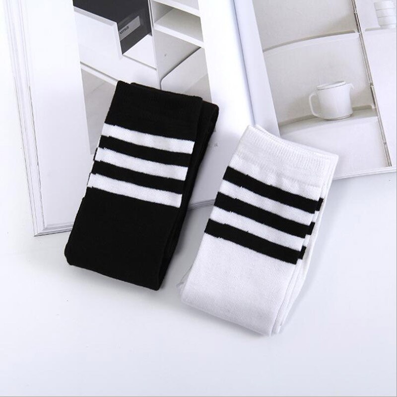 Over knestrømper svart hvit blå rød lang stripe sokker japansk tegneseriestrømper for kvinner jenter cosplay