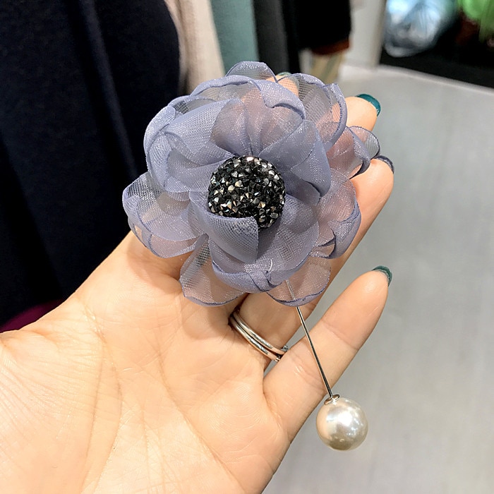 High-grade Fabric Yarn Flower Crystal Rhinestone Brooch Pins Suit Lapel Pin Long Needle Pearl Brooch Buckle Women Accessories: Blue