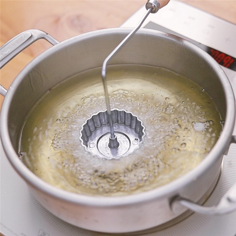 Aluminum Cake Iron Maker Waffle Bunuelos Desserts Baking Mould Biscuit Baking Mold With Handle Baking Tools Kitchen Accessories: Round