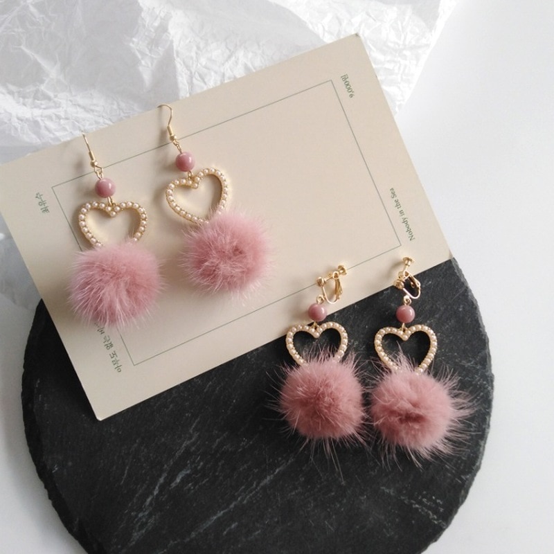 Herbst und Winter Koreanische Süße Mädchen frauen Zubehör Temperament Imitation Perle Liebe Hairball Clip Ohrringe Schmuck