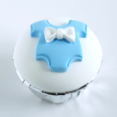 Fondo de simulación de fondant pastel azul cielo cupcake adorno de de cumpleaños para niños: Blanco lechoso