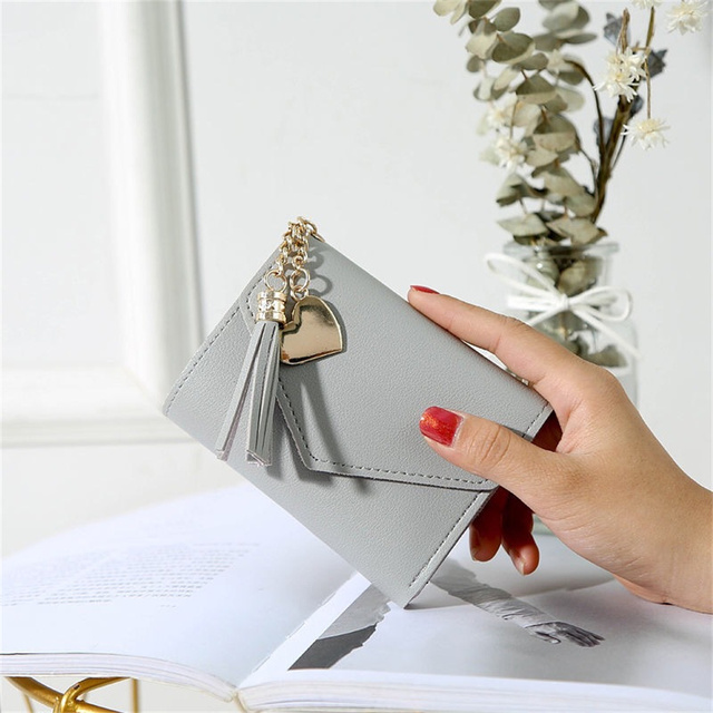 Spring and Summer Short Hand-held Trend Heart-shaped Pendant Simple Multi-functional Lychee Pattern Women&#39;s Wallet: Light gray
