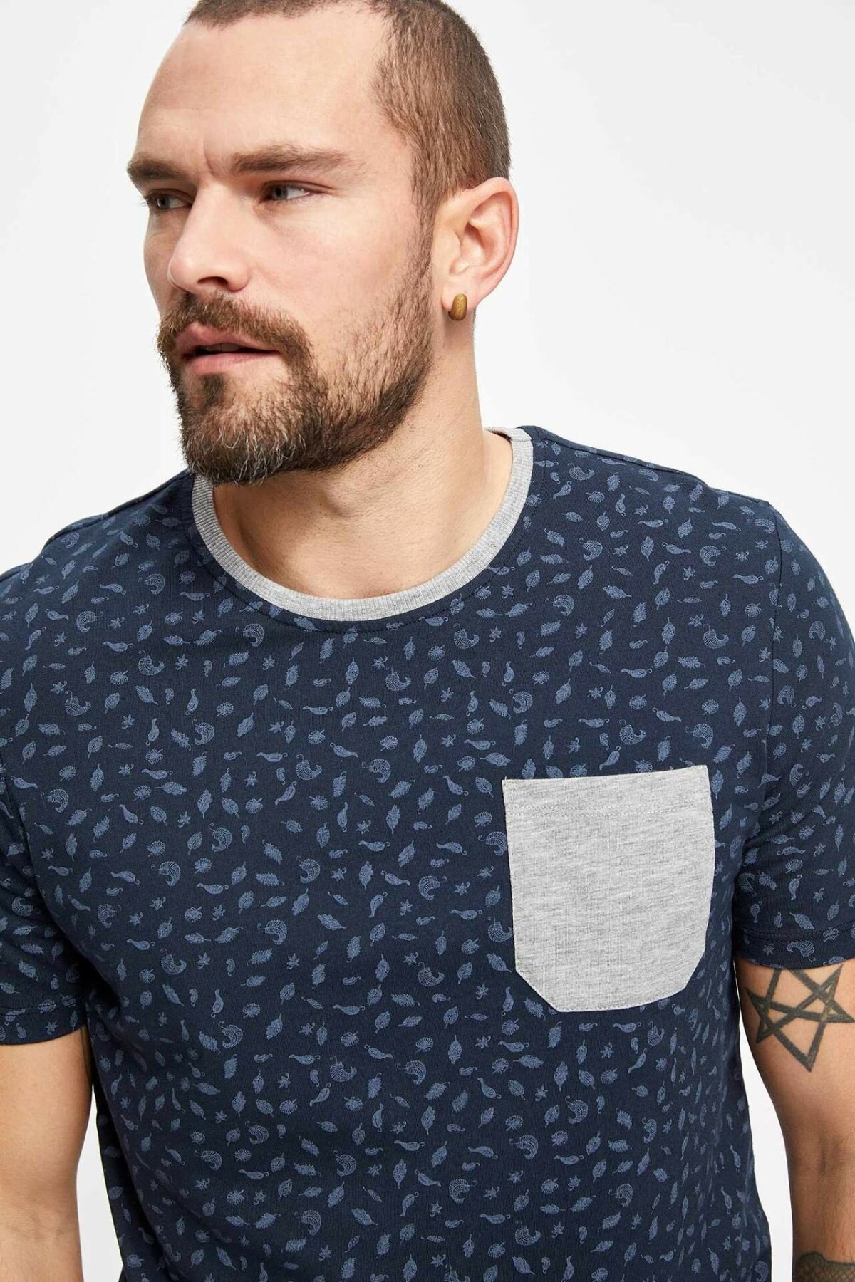 Defacto Zomer Man O-hals Gebreide Tops Mannelijke Mode Veer Patroon Katoenen T-shirts Mannen Casual Comfort Trui-K2363AZ19SP