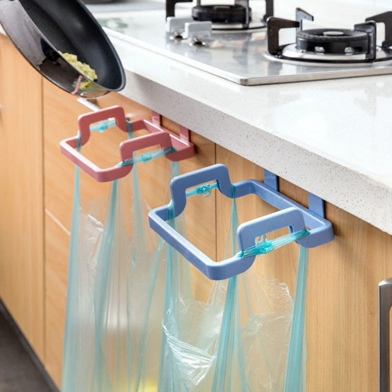Utensilios de cocina de gabinete de basura en la puerta estante de bolsa colgante titular armario puerta basura estante de accesorios de cocina herramientas de cocina D