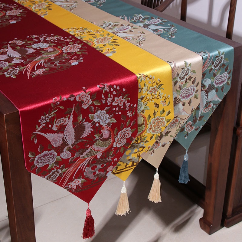 Klassisk kinesisk stil fugle og blomster bordløber rød broderi bord flag dekoration til bryllupsfest med kvaster