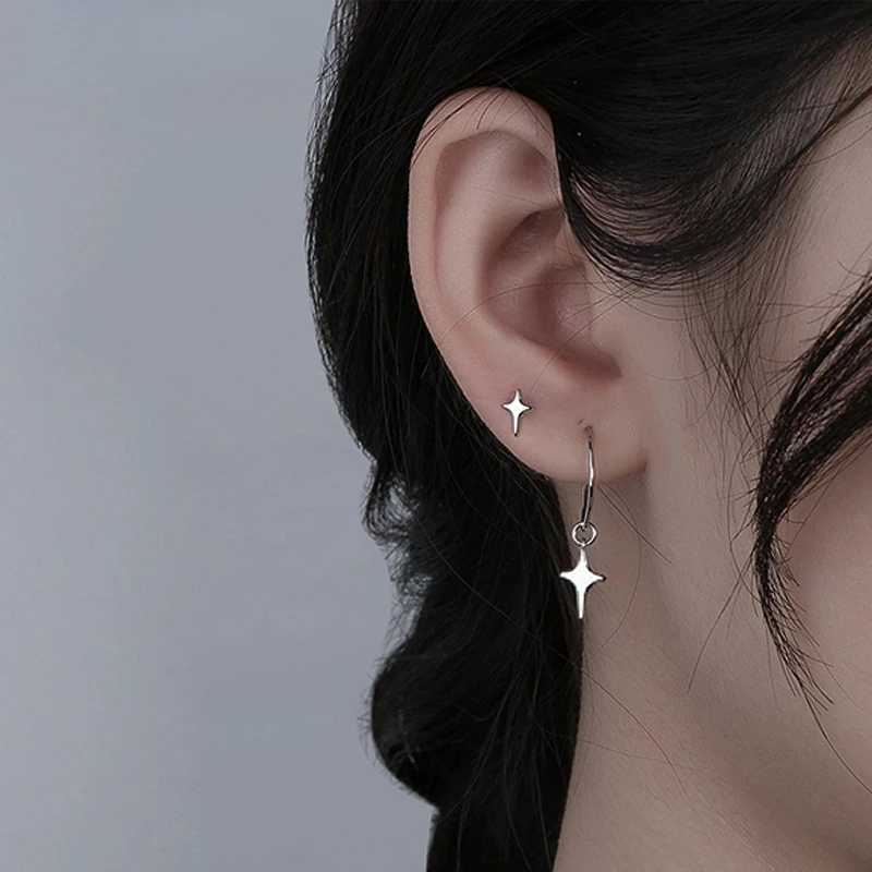 Pendientes asimétricos de estrella de cuatro puntas para mujer, aretes de tuerca de superhada, joyería Simple de Color plateado, 925: Zinc negro plateado