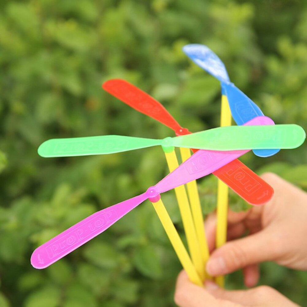 100Pcs Plastic Bamboe Libelle Vorm Hand Push Vliegende Propeller Outdoor Sport Game Kids Toy Roterende Vliegende Pijl
