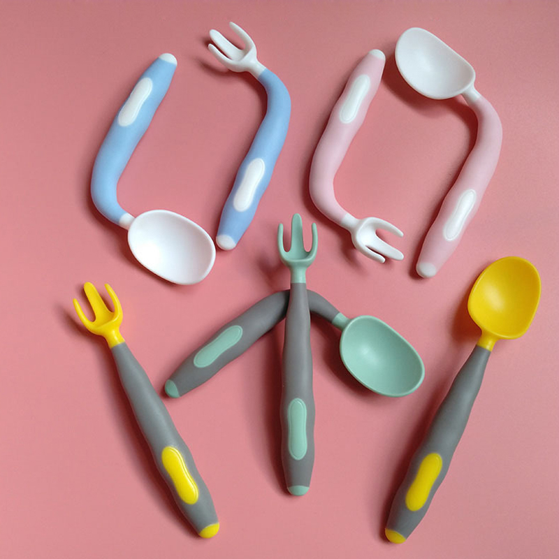 Juego de cucharas y tenedores para bebé, Set de 2 piezas para comida auxiliar, práctico flexible, PP, vajilla de entrenamiento para alimentación