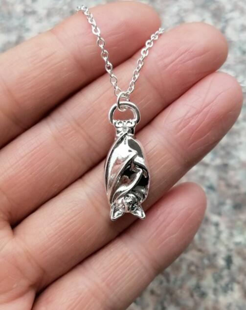1pz di Frutta pipistrello Collana Ali Lucide ottavino Viso di Fascino Carino pipistrello Pendente Regalo Gioielli Fatti A Mano