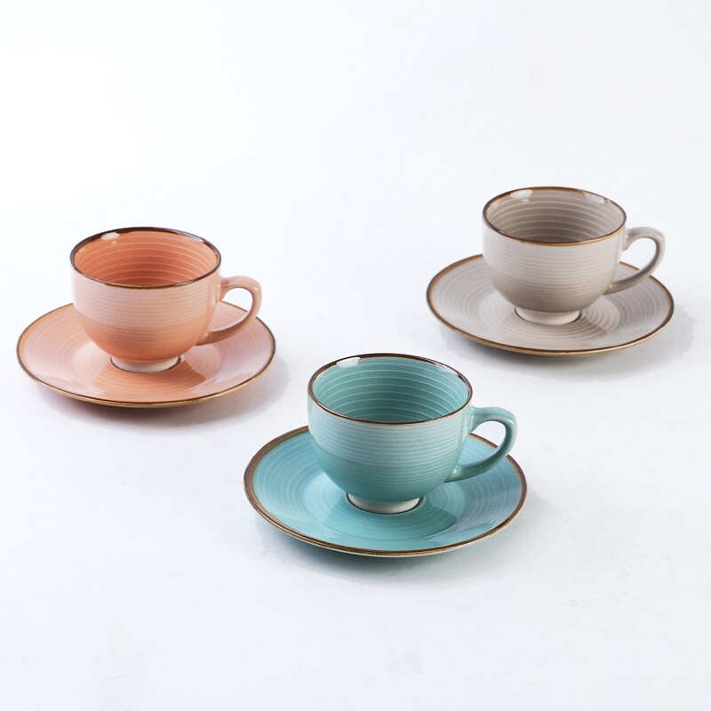 Creatieve twee sets van reliëf strepen koffie kopjes en schoteltjes Europese stijl vintage keramische afternoon tea cup