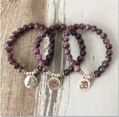Ametyster buddha armbånd yoga lotus charme håndled lilla sten beaded buddhist armbånd til kvinder og mænd: Sæt  of 3 armbånd