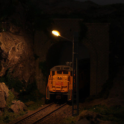 evemodel 5pcs Street light Lattice Mast Yard Tower Model Railway Lamps OO/HO/TT Scale LYM48 model train 1/87 railway modeling