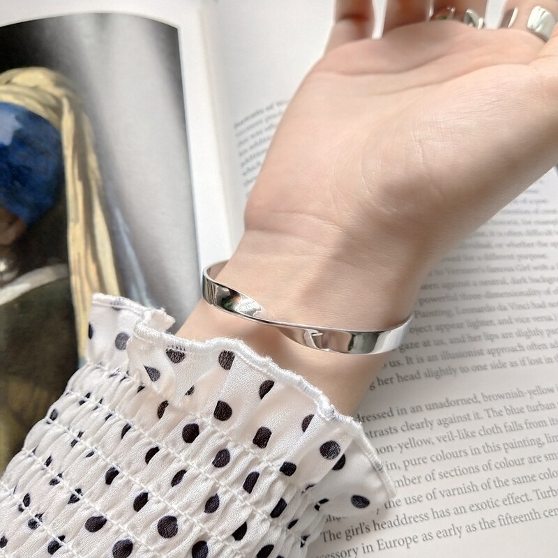 LouLeur 925 sterling silber Mobius armreifen silber verzerrung offene einstellbare armreifen für frauen edlen schmuck