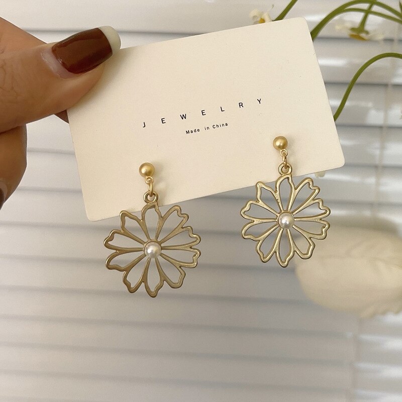 temperament dziurawy płatek kwiatu kolczyki klipsy złoty kolor proste duże kwiatowe nausznice dla kobiet bez przekłuwania uszu biżuteria ucha