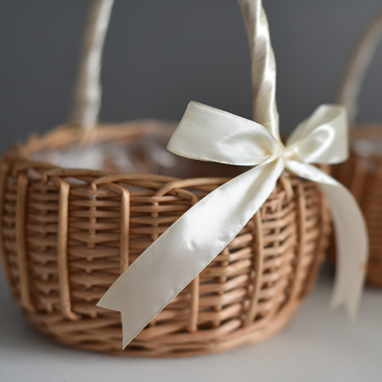 Hand-woven Wedding Flower Basket With Handle Wicker Sundries Basket Wedding Flower Girls Basket for Home Picnic Storage Basket