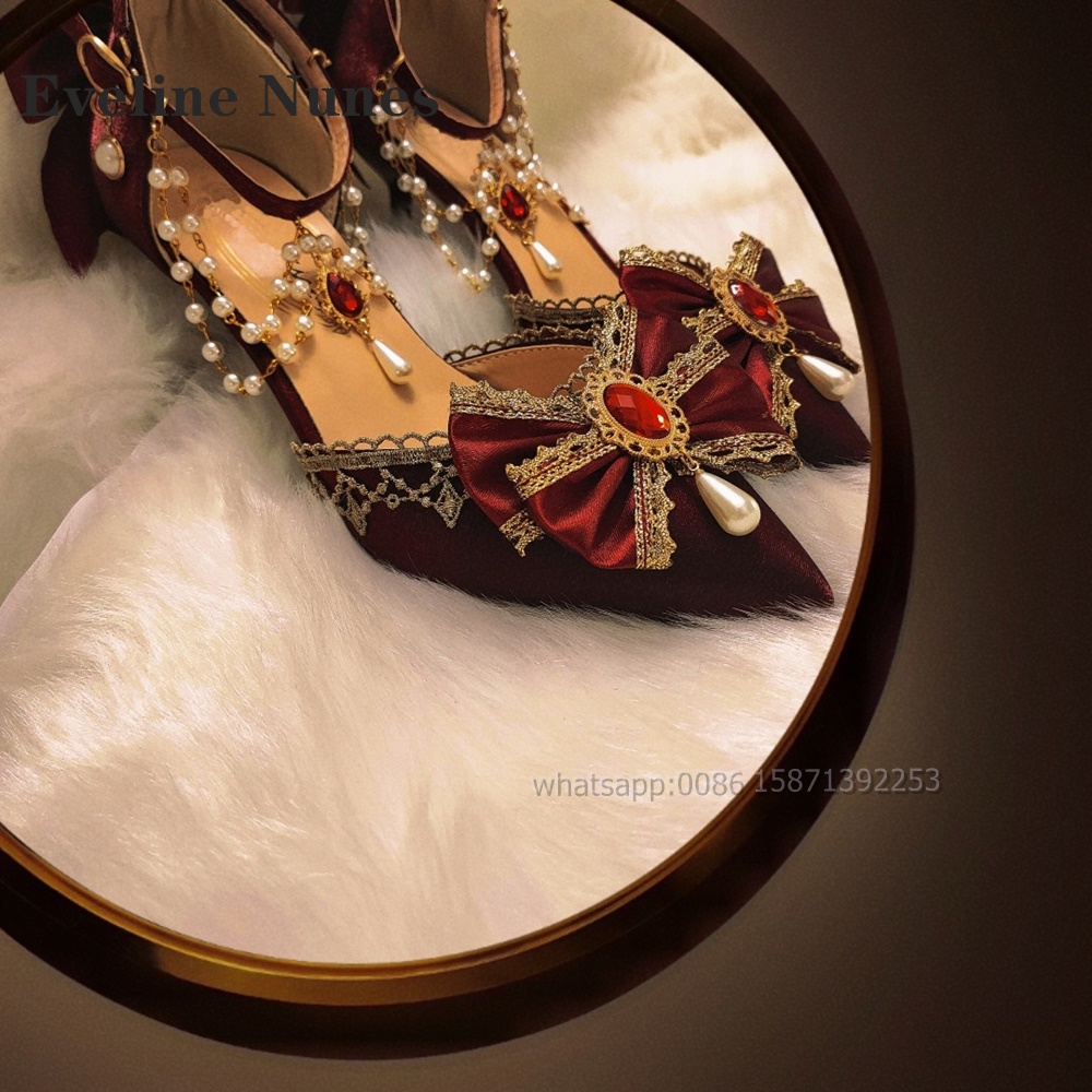 Sandálias femininas com gemas de pérola curva, dedo apontado, estilete, cetim de renda, alça reta, salto feminino, estilo lolita, bombas requintadas, festa, 2024