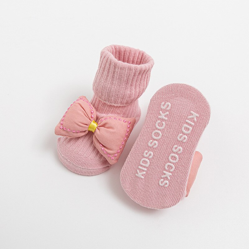 Babysocken mit Karikatur-motiven 3d einfarbig, mit schleife, rutschfester sohle, weich und warm, Ideal für babys und kleinkinder, für Höhle Winter.: Rosa schleife