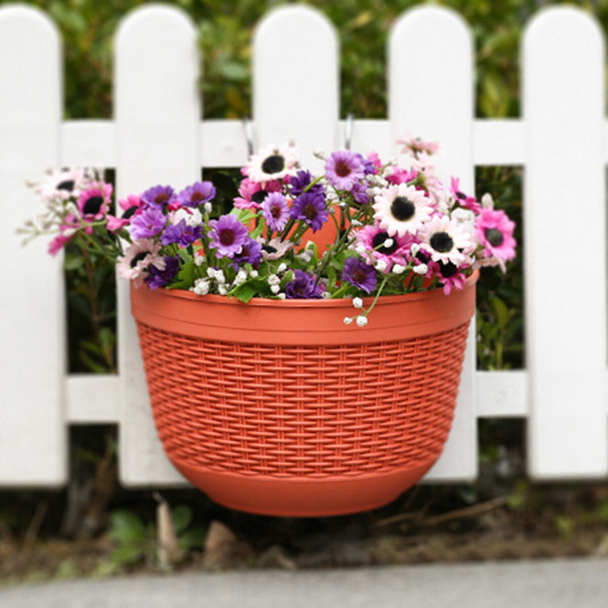 Environment-friendly Wall-mounted Flower Pot Imitation Rattan Weaving Semi Circular Flowerpot for Balcony and Garden