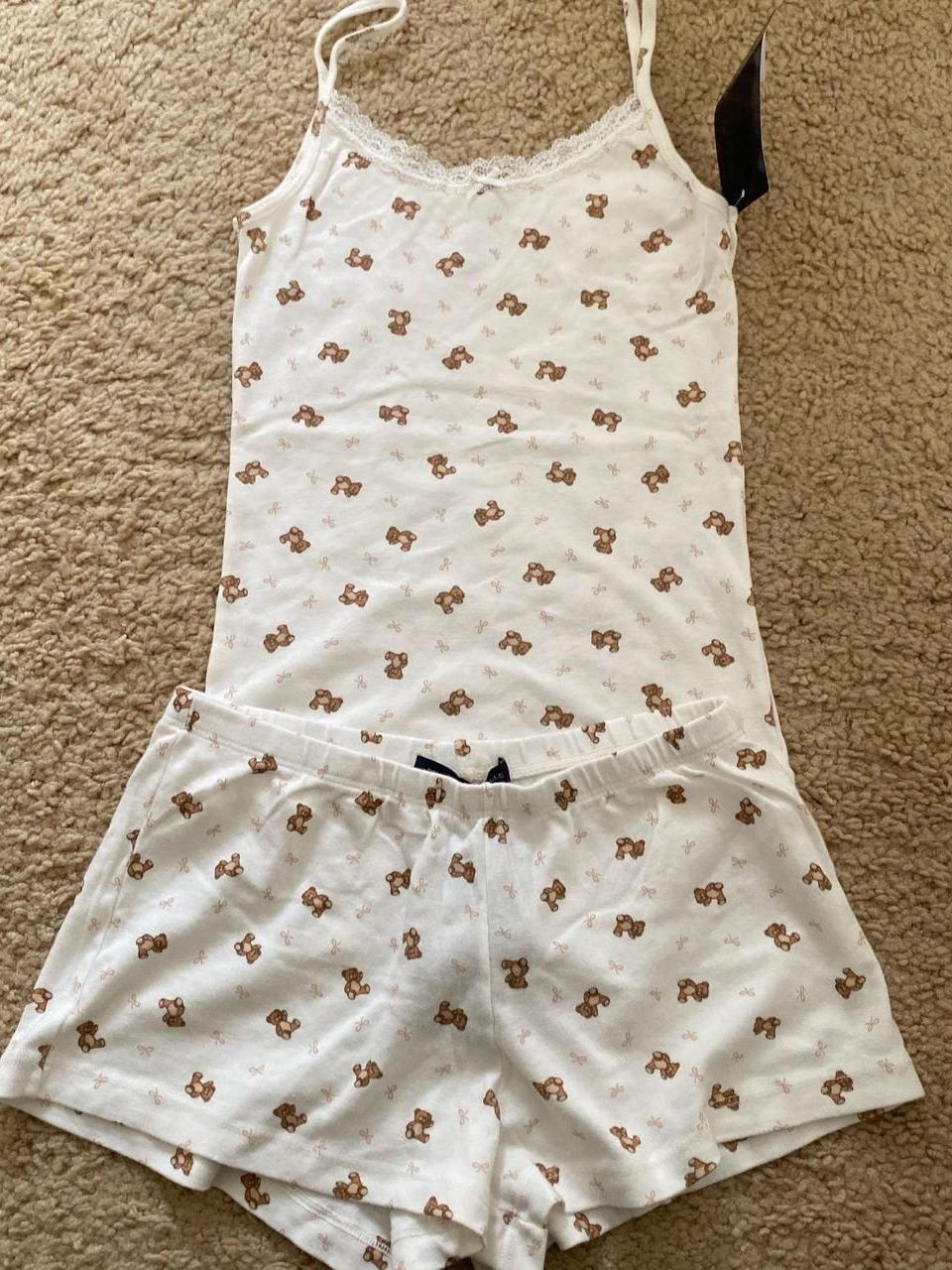Conjunto de 2 piezas de pantalones cortos con chaleco de fresa para mujer, camiseta sin mangas ajustada con lazo y ojales y cintura elástica, pantalón corto recto de retazos, conjuntos dulces