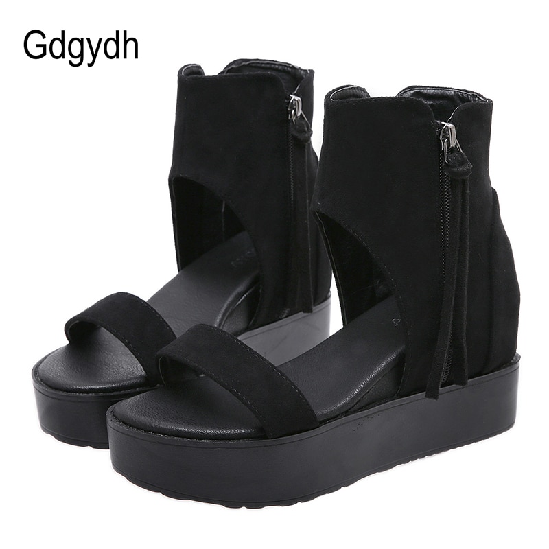 Gdgydh frange femmes sandales romaines sur les chaussures compensées plate-forme pour l'été noir daim talons épais sandales de plage
