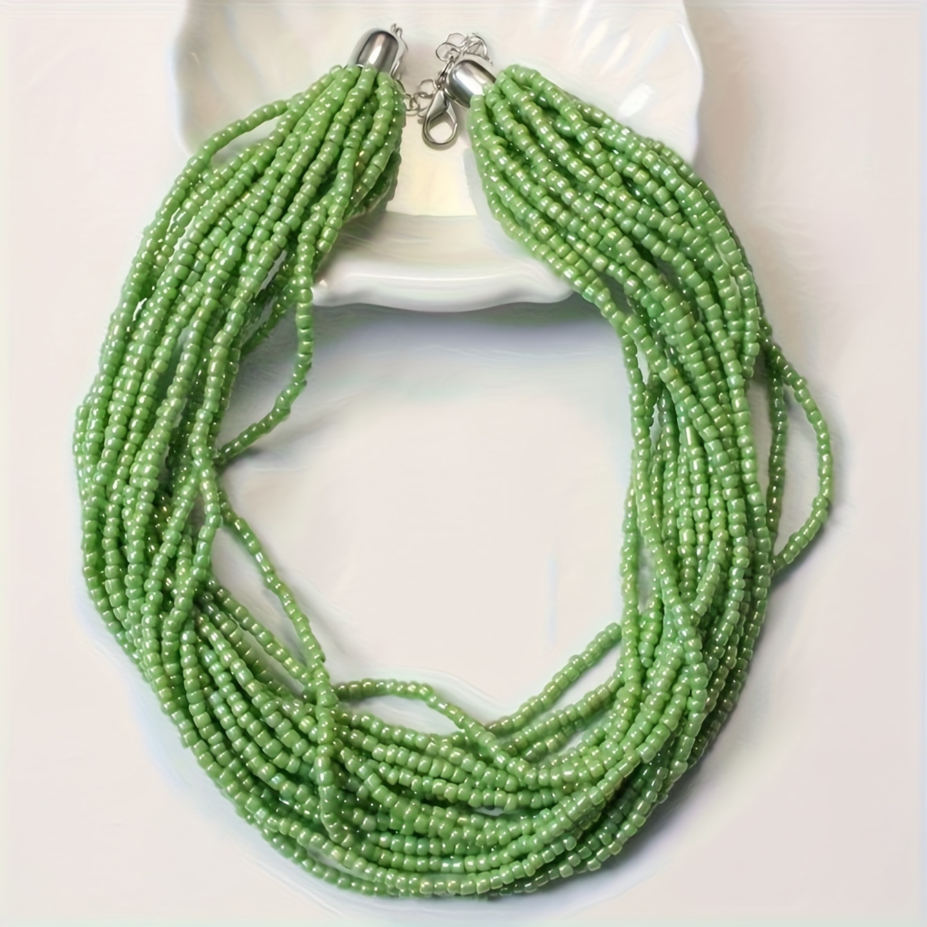 Vibrante collana bohéaspetto con perline di vetro multifilo - Chiusura a catena regolabile, perfetta per tutti i giorni e le occasioni: verde