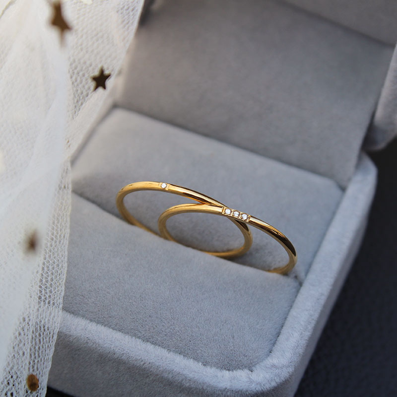 Anillo apilable de circonita pequeña pavimentada chapada en acero inoxidable, joyería fina de Color dorado