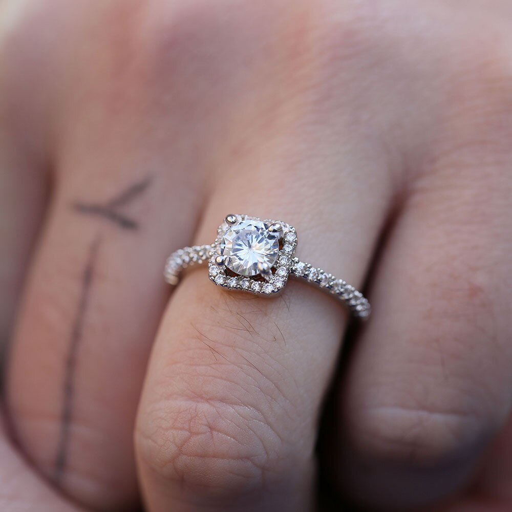 Elegante Etnische Ring Met Rode Steen Voor Vrouwen - Luxe Zirconia Bruids- En Verlovingsring