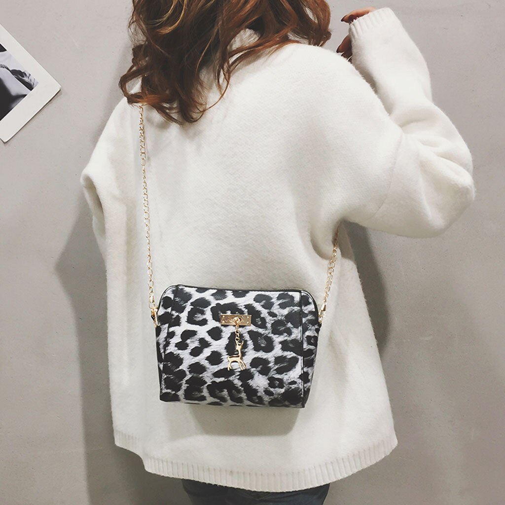Bandolera con estampado de leopardo para mujer, bolso de mano con colgante de cervatillo, bandolera de concha,
